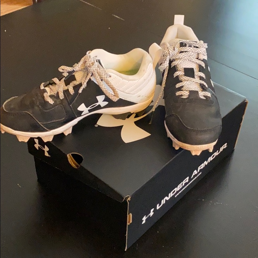 Baseball cleats